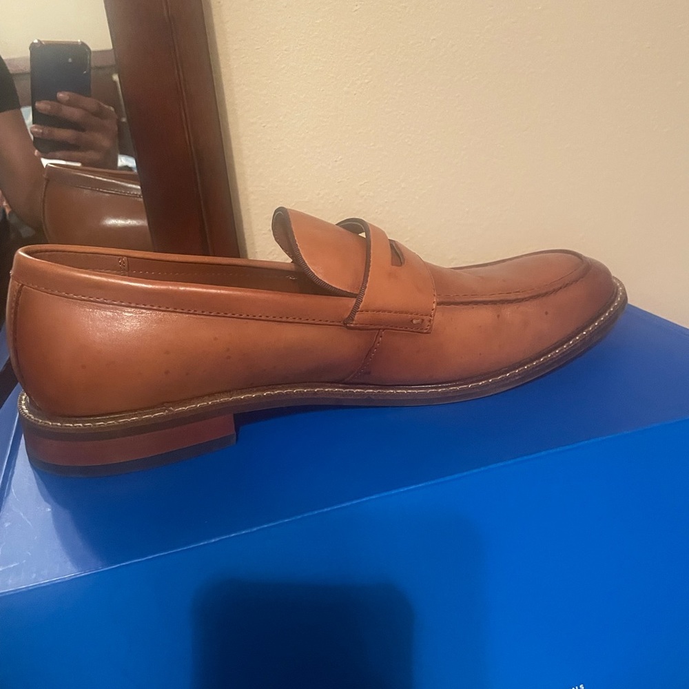 Men dress shoes that been worn 2x. Great condition